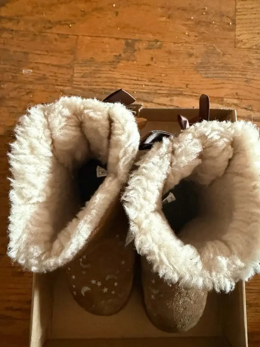 UGG Kids Bailey Bow II Moon and Stars Chestnut Suede Boots